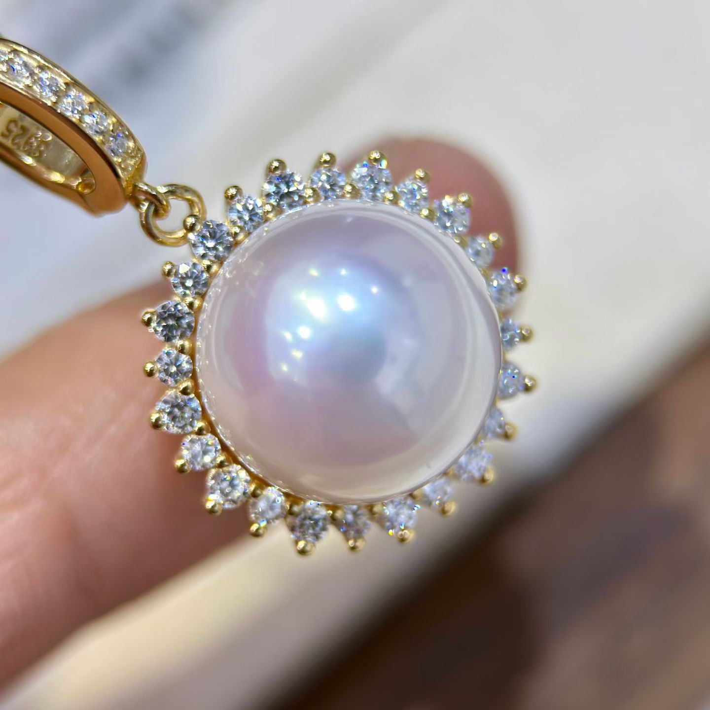 High quality white with pink overtone Edison pearl pendant