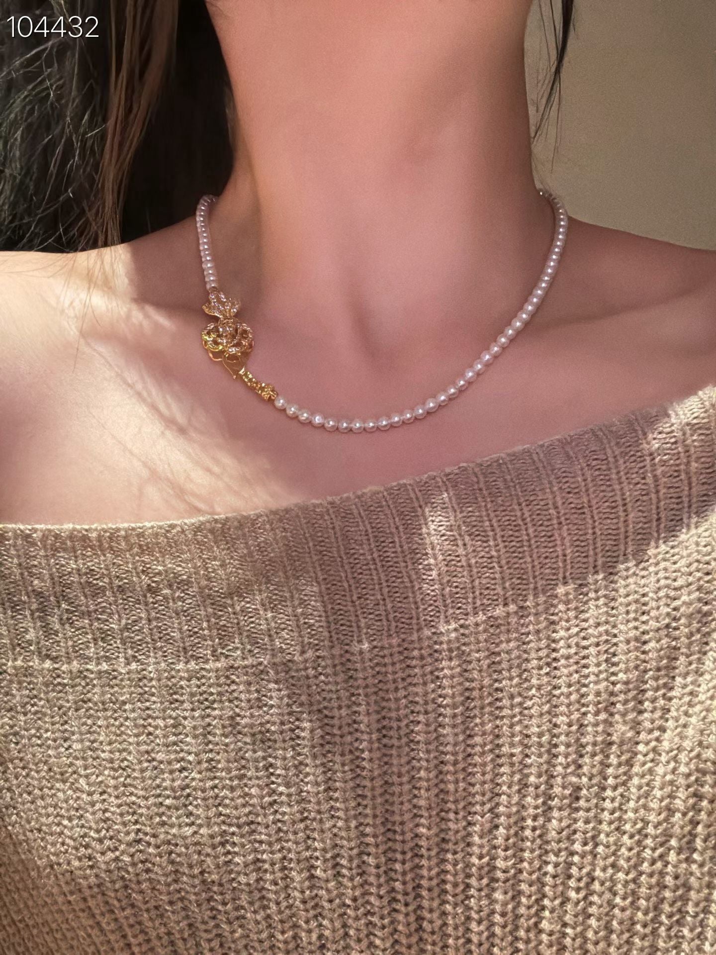 High quality white color with camellia buckle freshwater pearls necklace