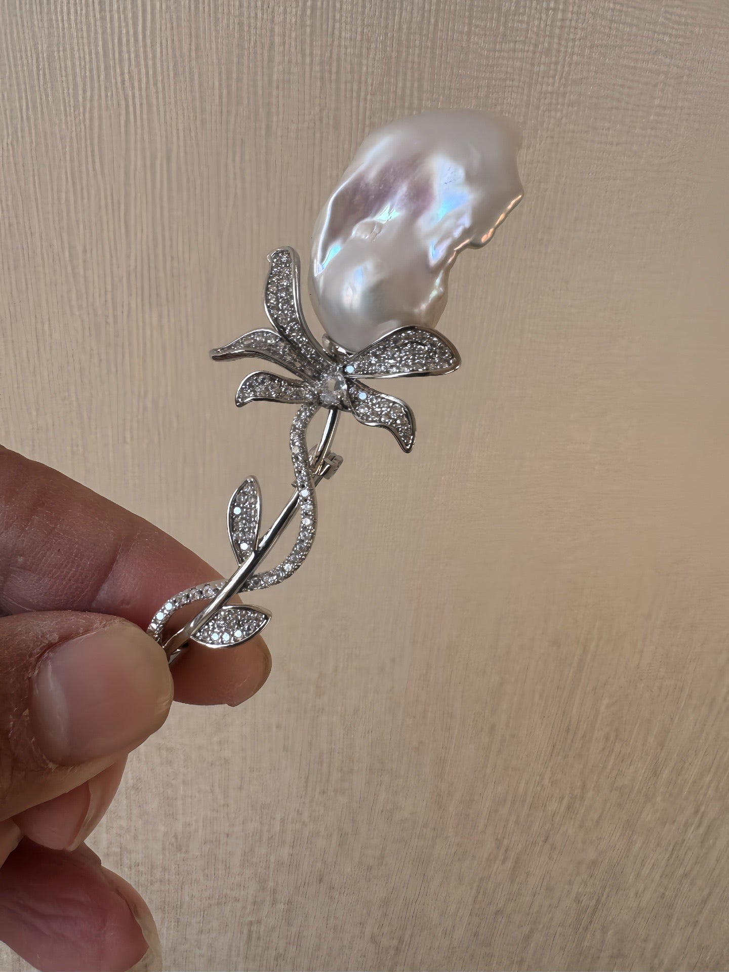 High quality aurora white  color baroque pearls brooch