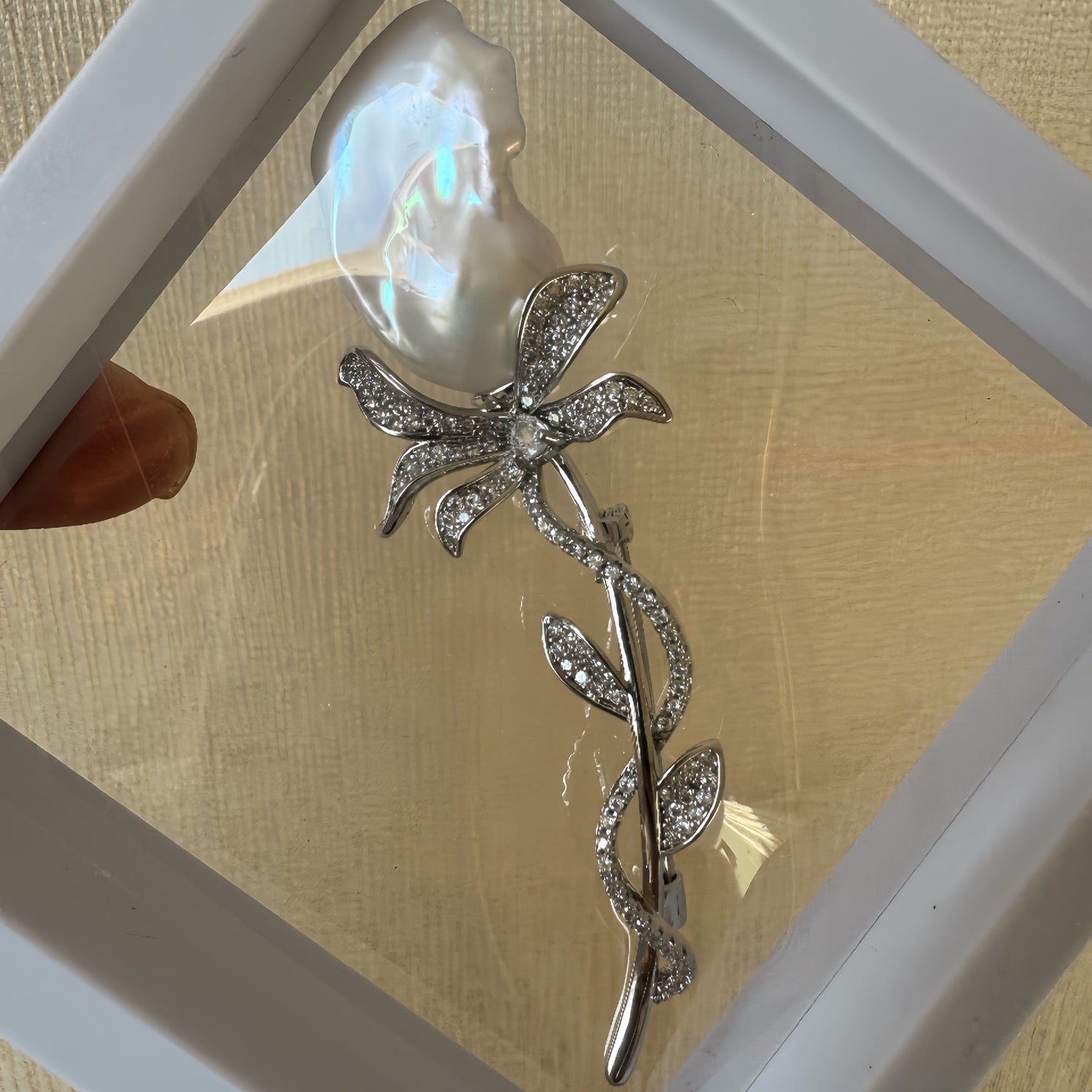 High quality aurora white  color baroque pearls brooch