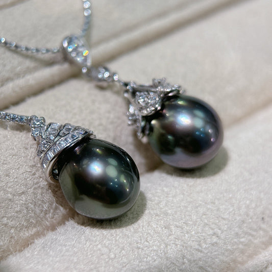 High quality dazzling black color Tahitian pearl pendant