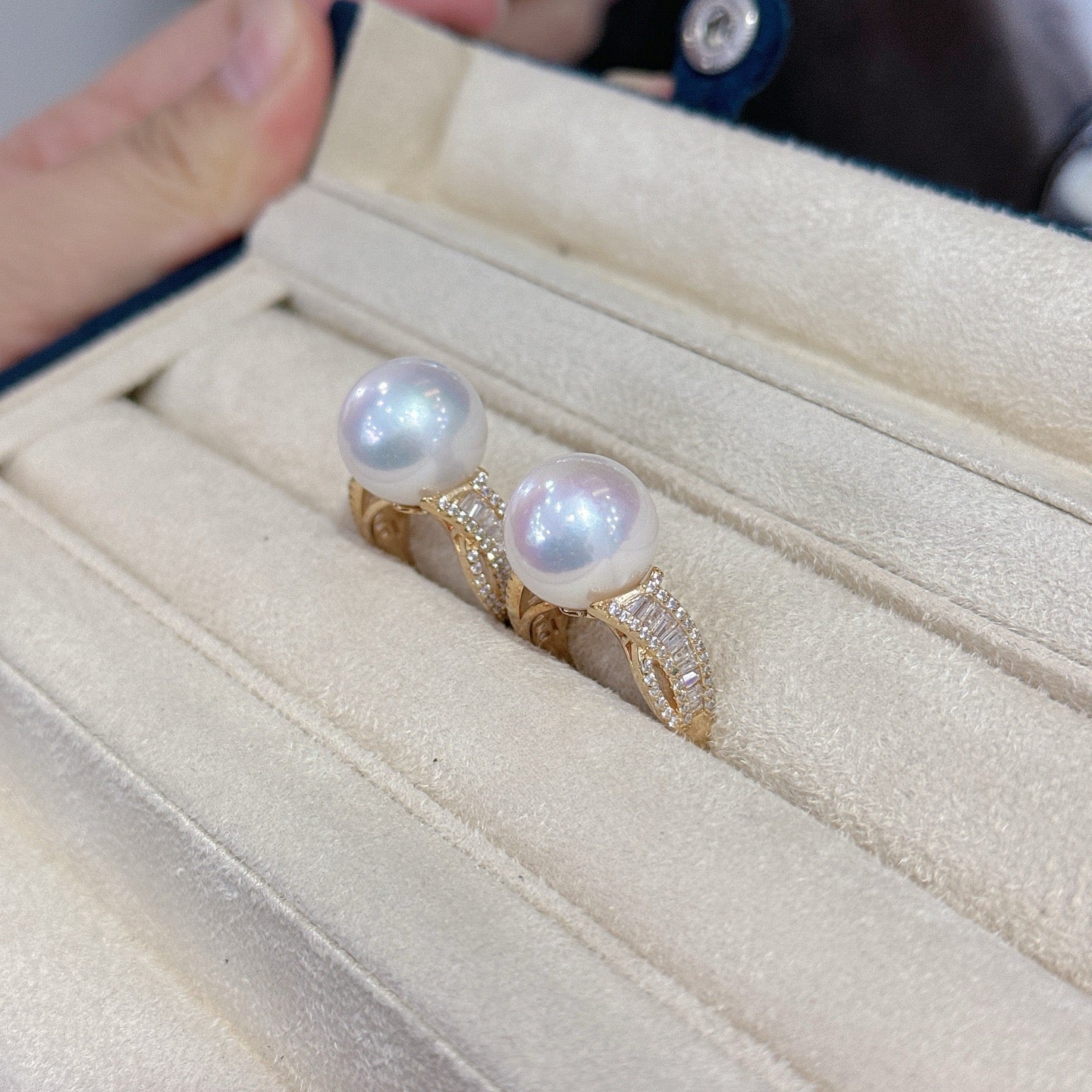 High quality aurora white with pink overtone color Edison pearl ring
