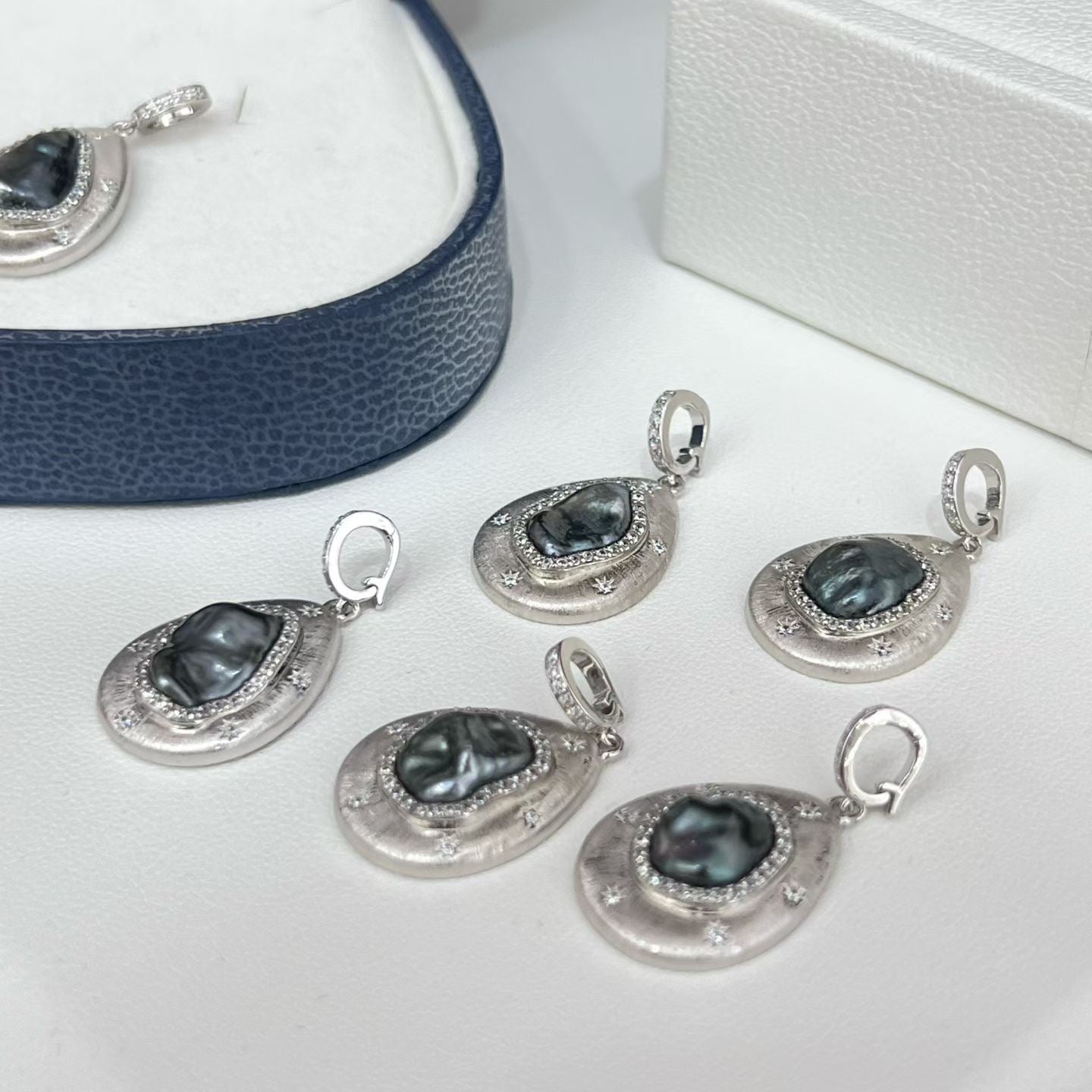 High quality black color Tahitian keshi pearls pendant