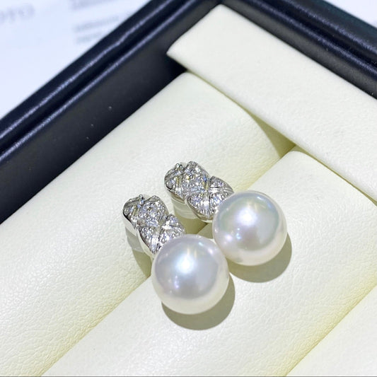 High quality white color seawater akoya pearls earrings