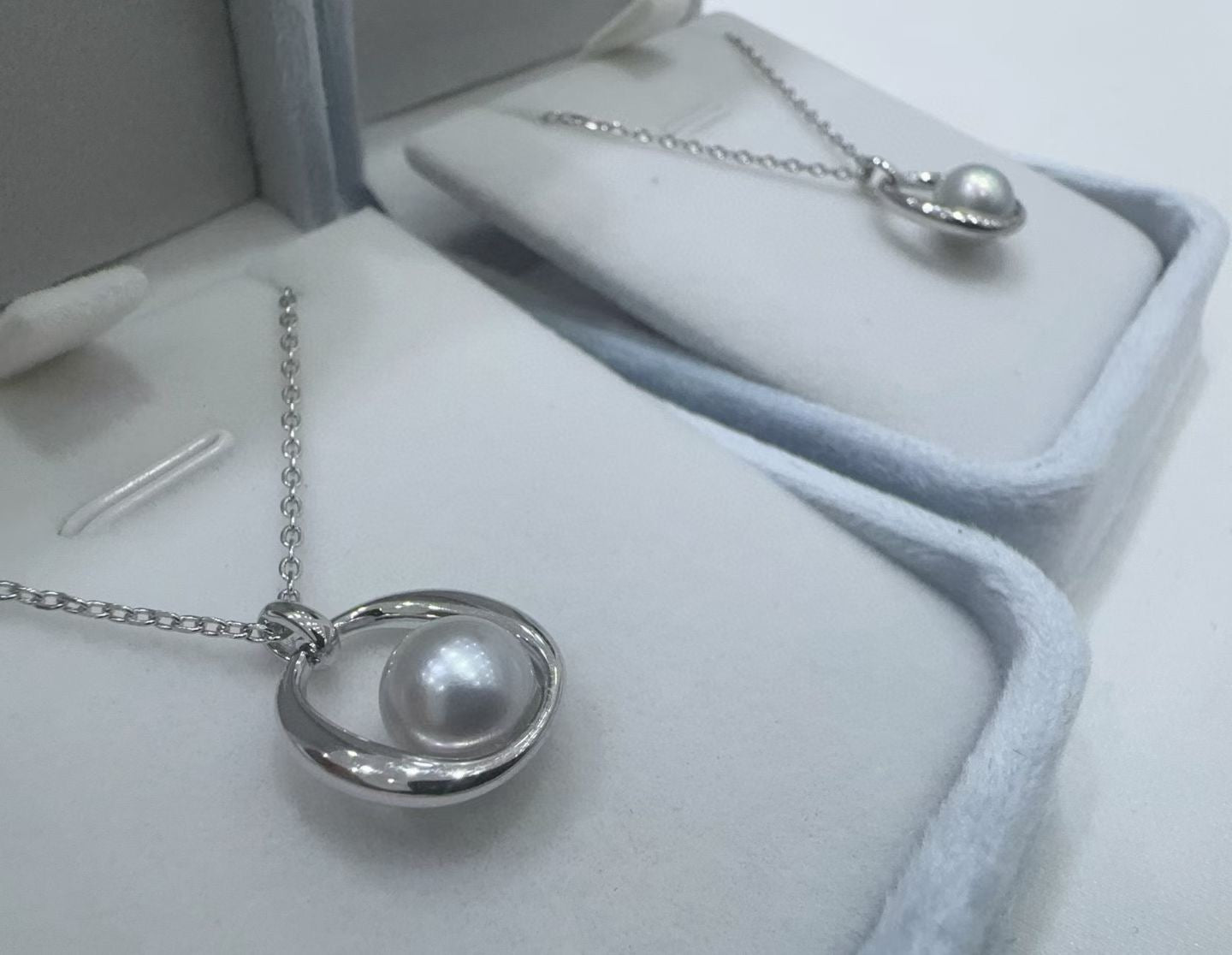 High quality aurora white color seawater akoya pearl pendant