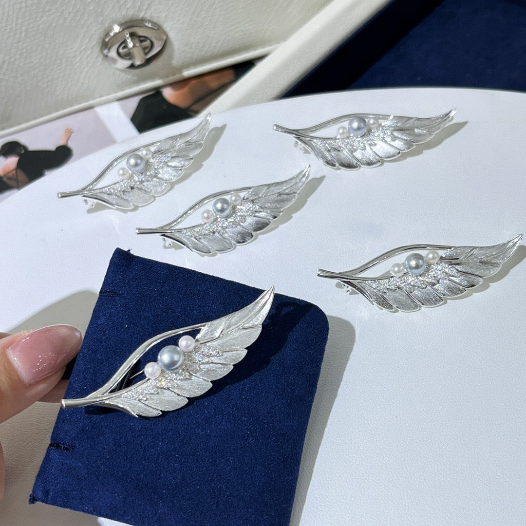 High quality silver blue & white color seawater akoya pearls brooch