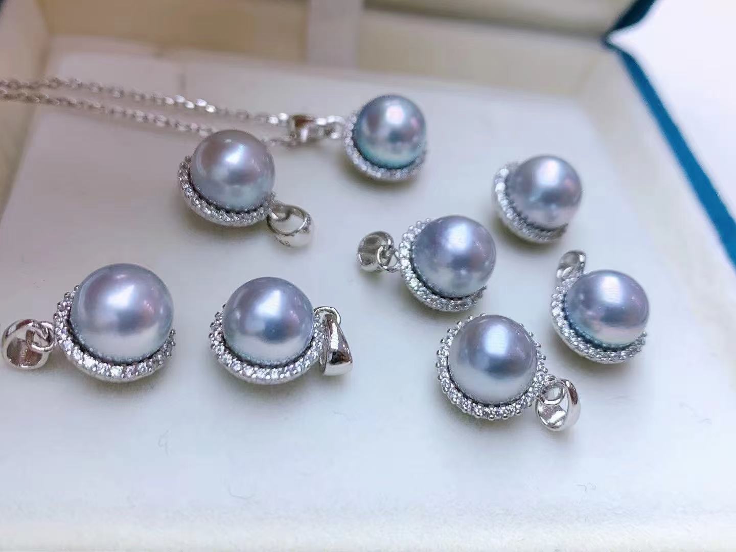 High quality silver blue color seawater MADAMA pearl pendant
