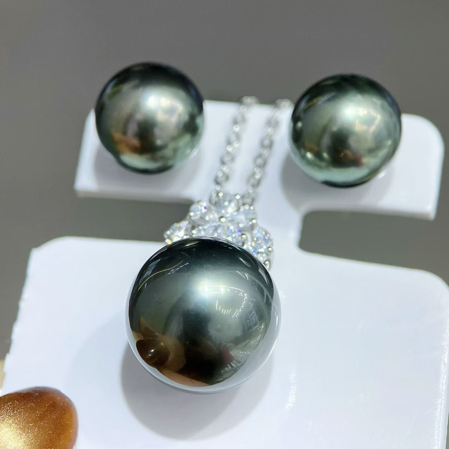 High quality deep green color Tahitian pearls earrings studs & pendant a set