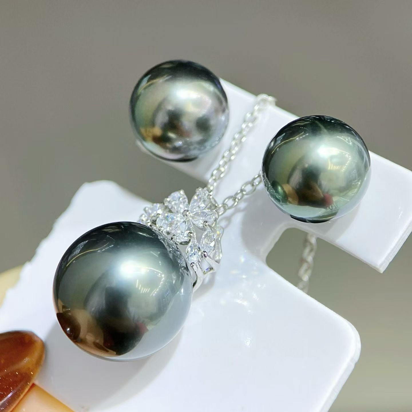 High quality deep green color Tahitian pearls earrings studs & pendant a set