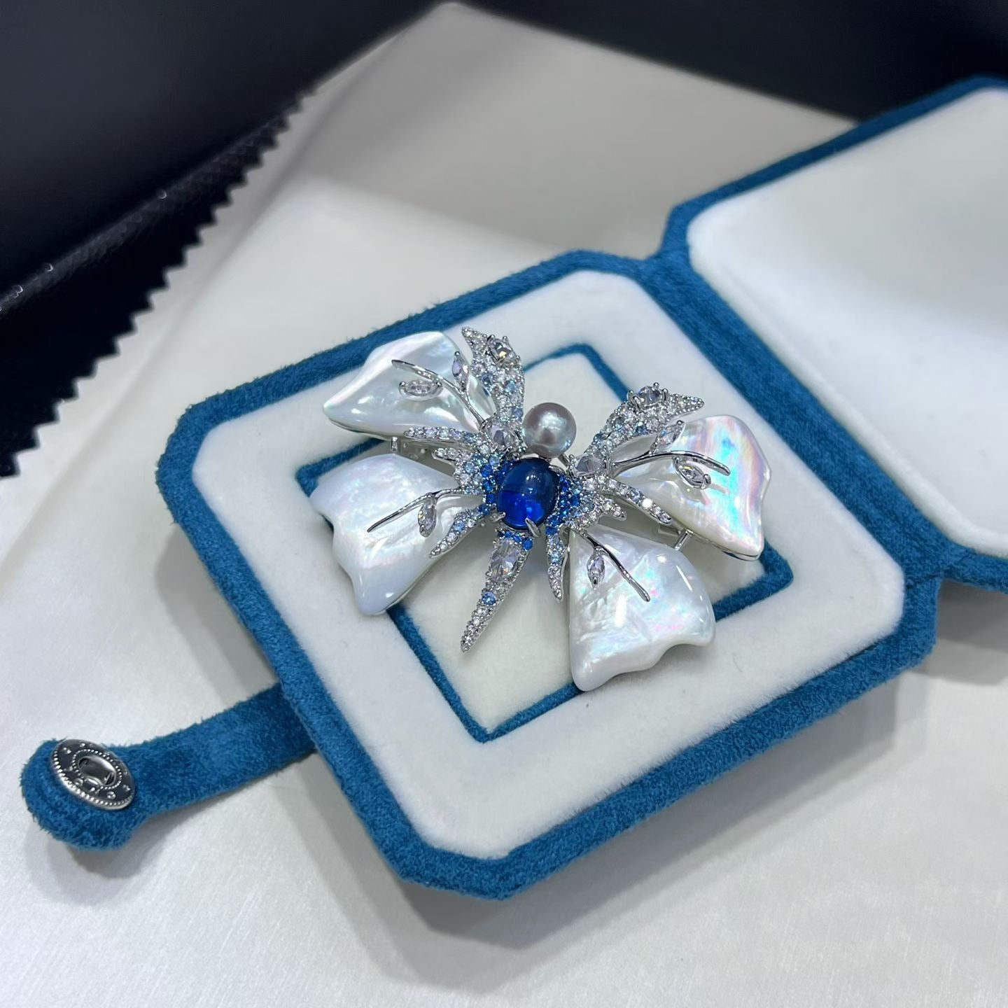 High quality silver blue color seawater MADAMA pearl brooch