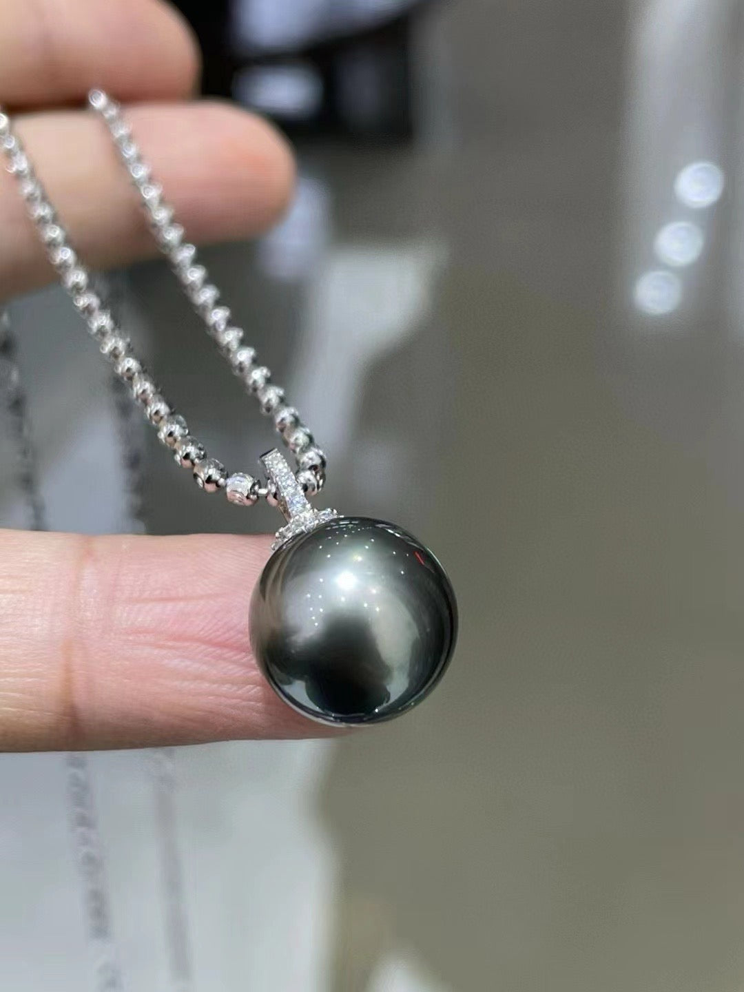 High quality black color Tahitian pearl pendant