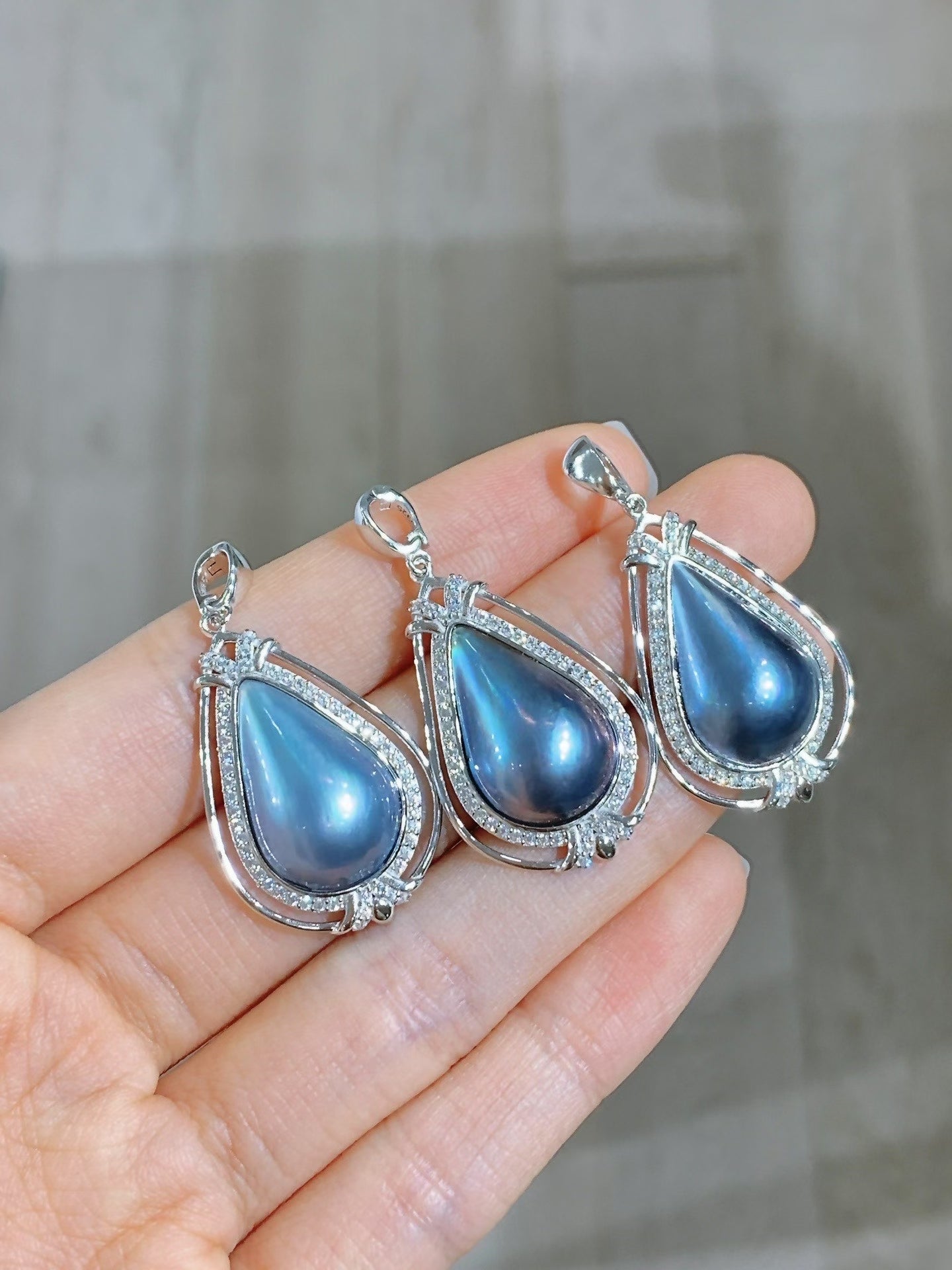 High quality sky blue color teardrop shape seawater Mabe pearl pendant