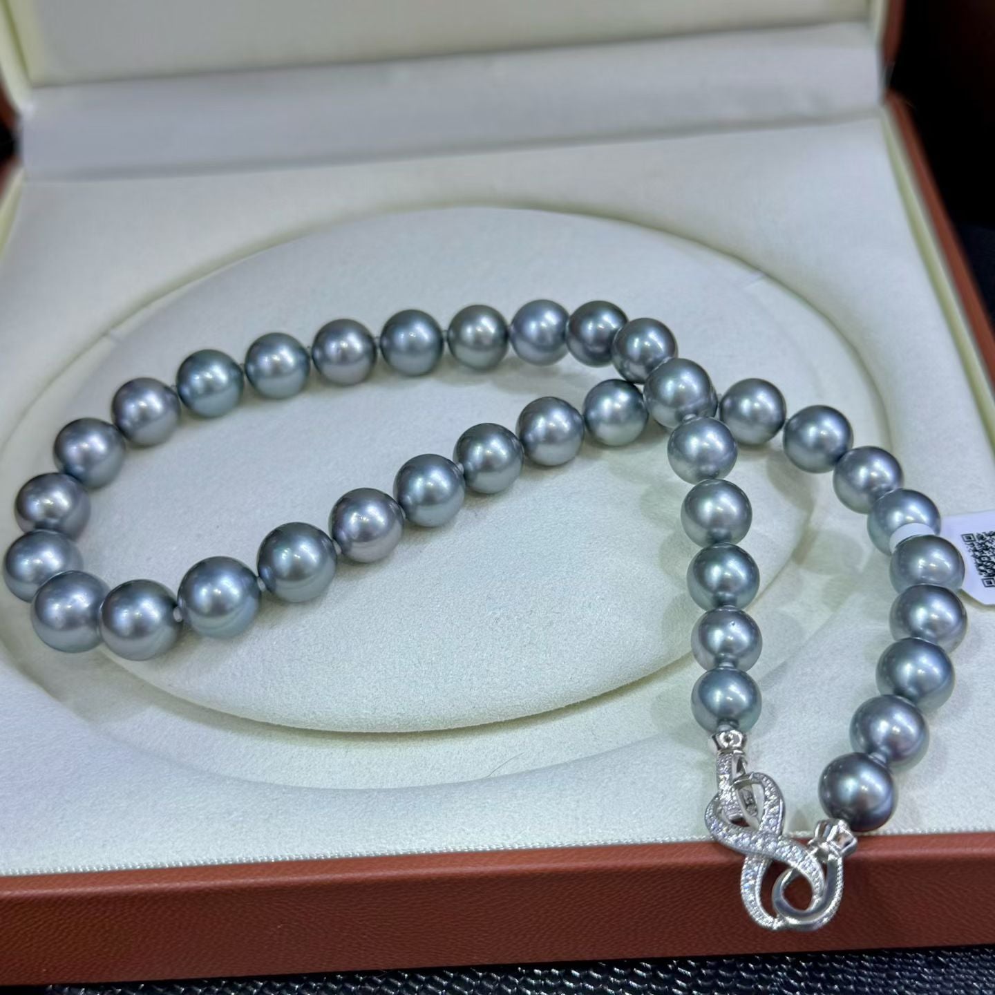 High quality aurora platinum grey color Tahitian pearls necklace
