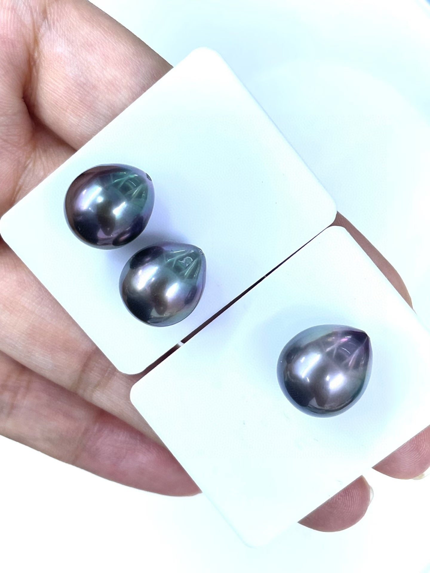 Top quality malachite green with purple overtone teardrop Tahitian baroque earrings & pendant a set