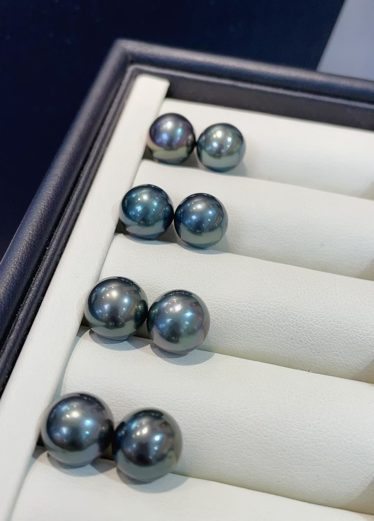 High quality aurora black color Tahitian pearls earrings studs