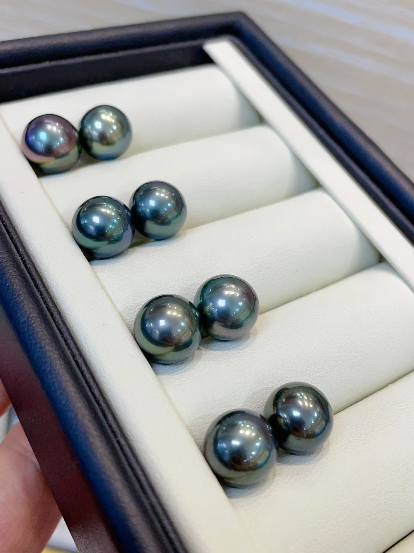 High quality aurora black color Tahitian pearls earrings studs