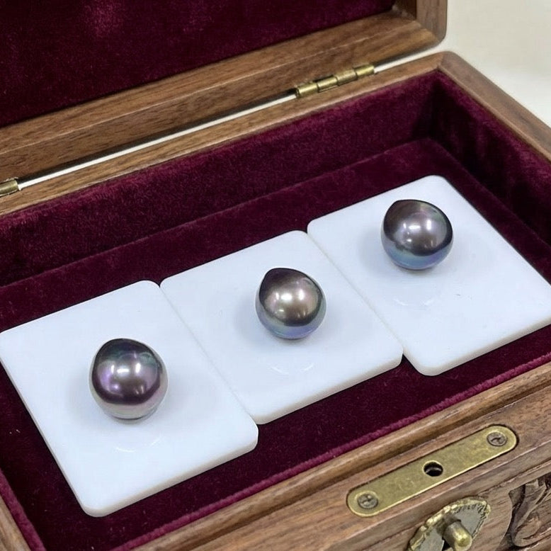 Top quality malachite green with purple overtone teardrop Tahitian baroque earrings & pendant a set