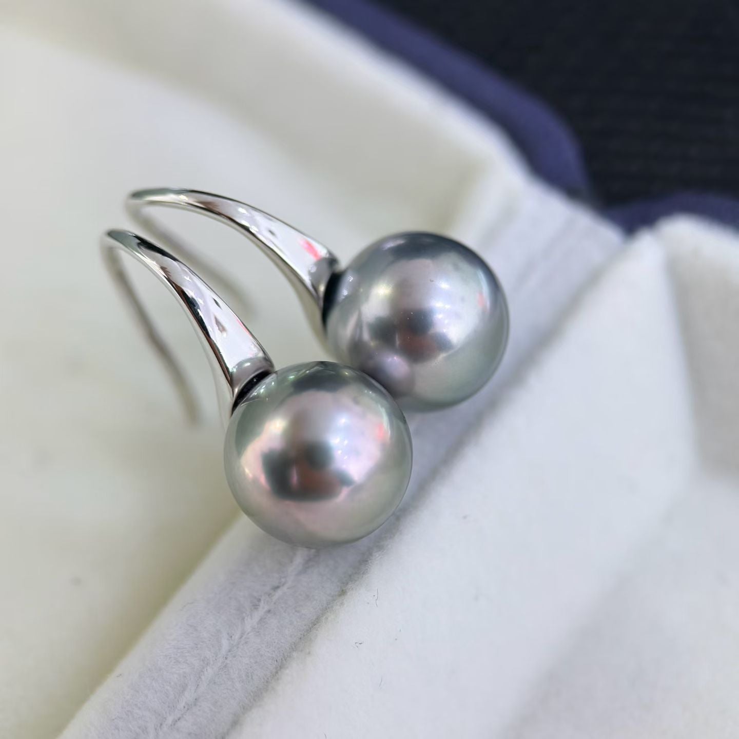 High quality aurora black color Tahitian pearls earrings