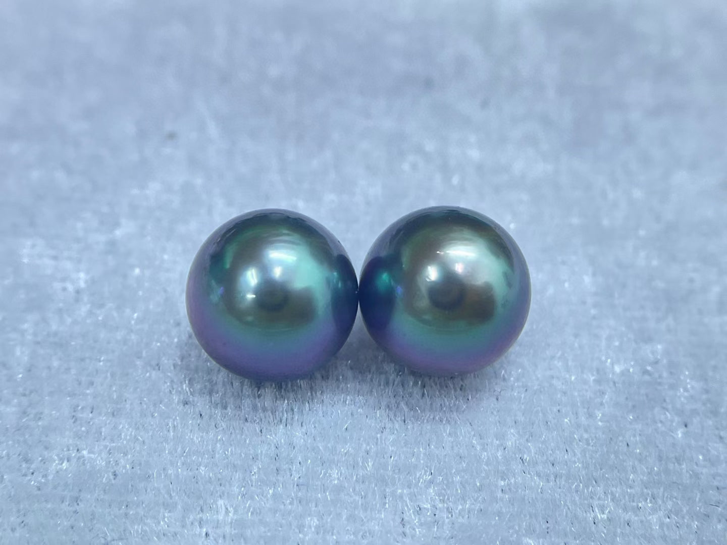 High quality malachite green with purple overtone Tahitian pearls earrings studs