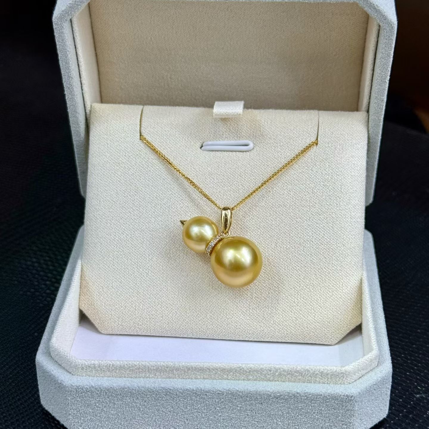 High quality “Hulu”deep gold color Golden southsea pearls pendant