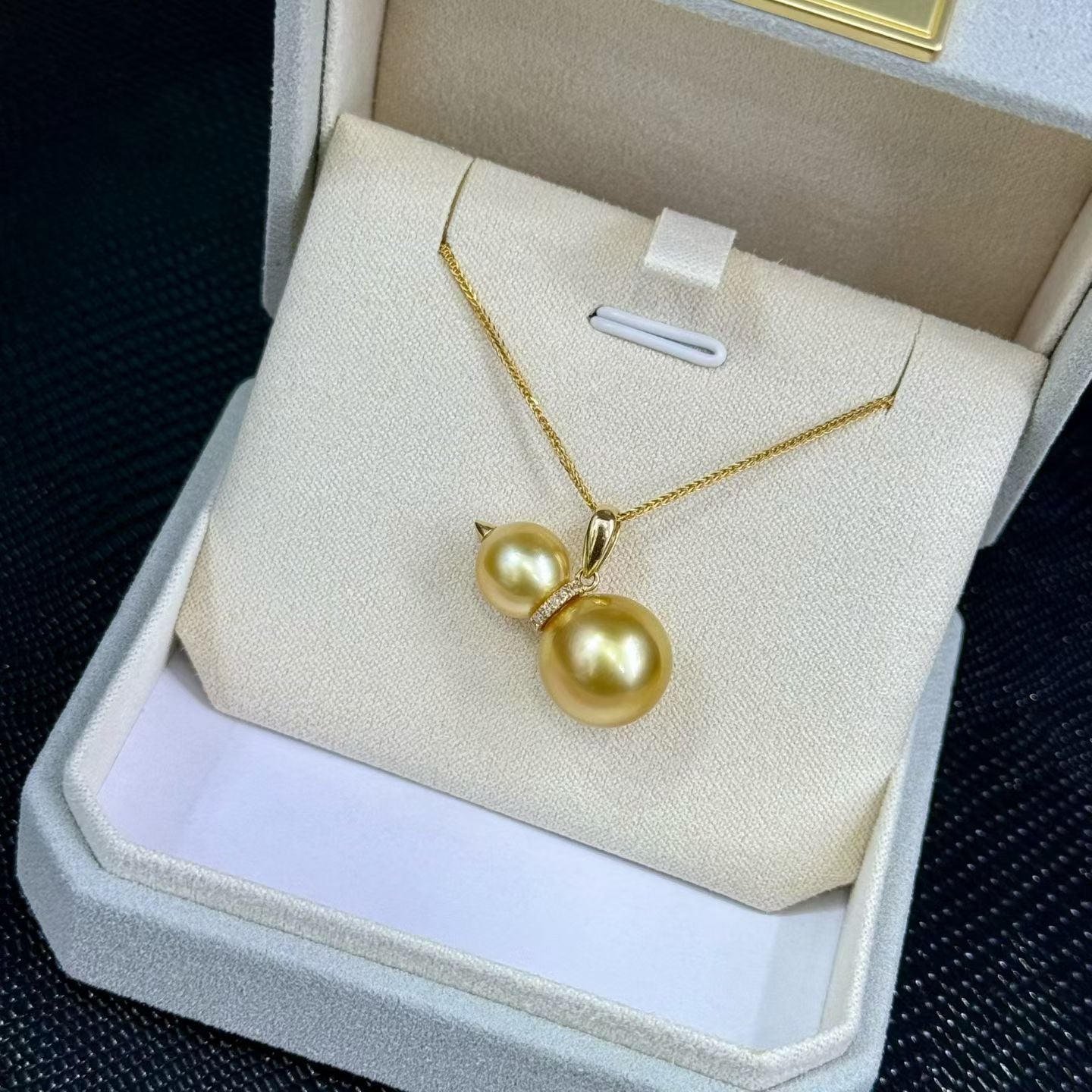 High quality “Hulu”deep gold color Golden southsea pearls pendant