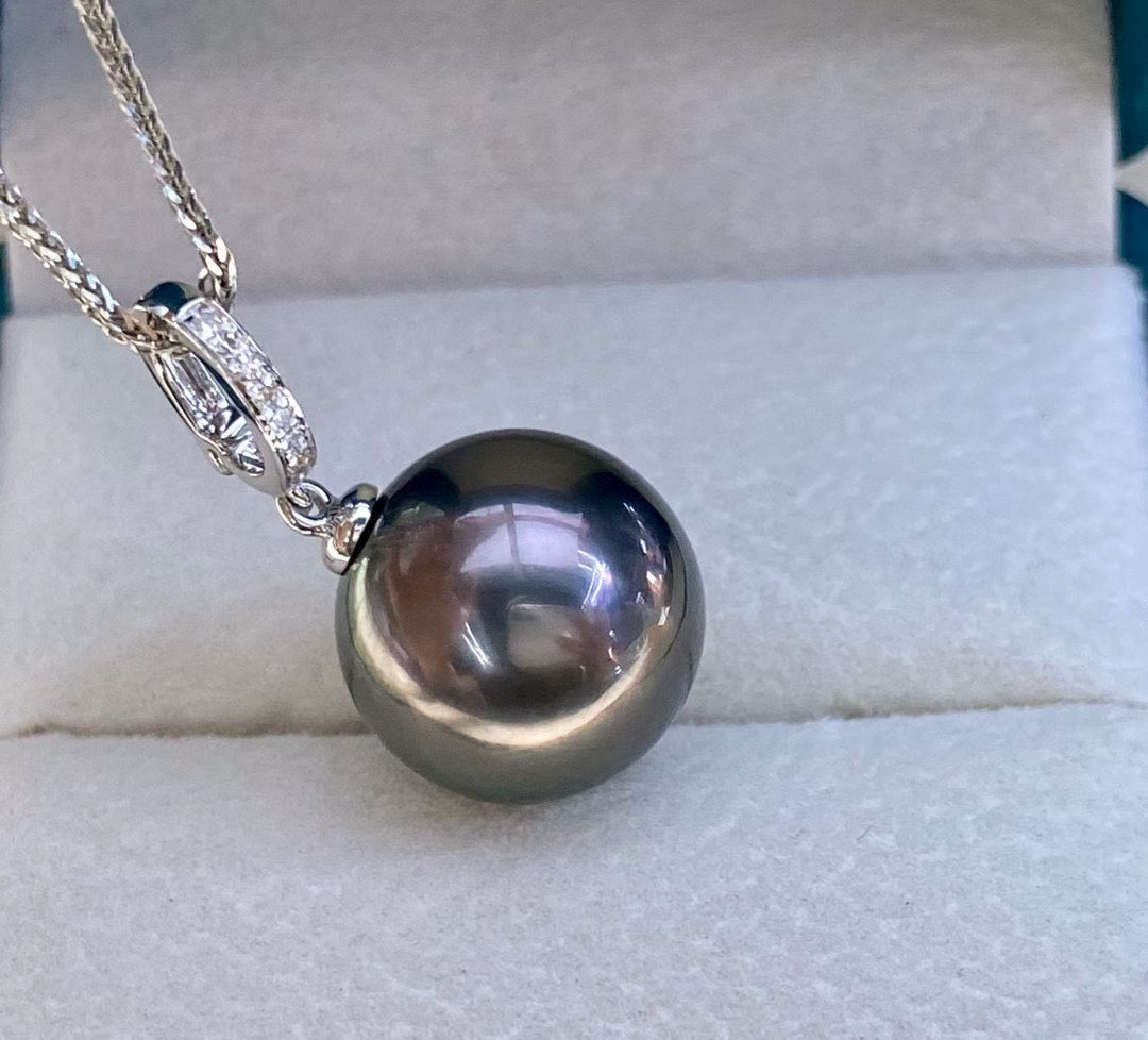 High quality aurora black color Tahitian pearl pendant