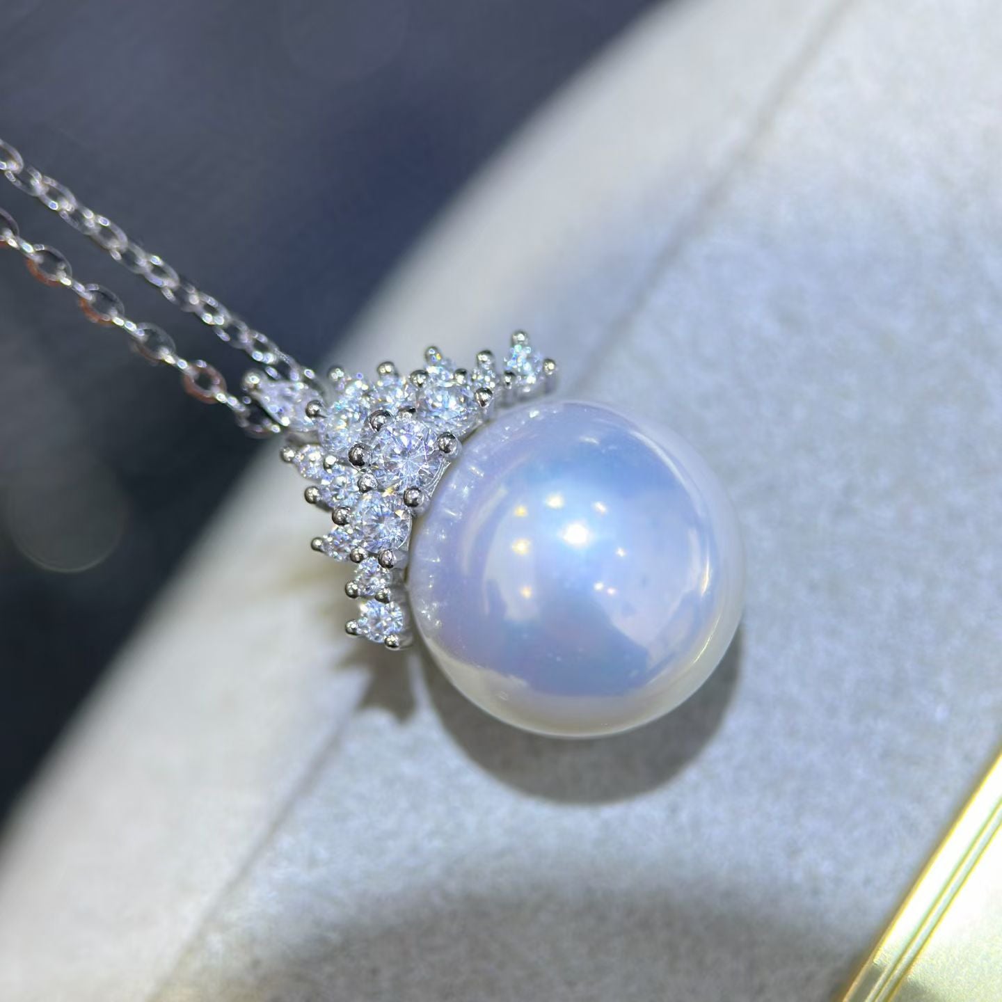 High quality “snow queen”aurora white color Edison pearl pendant