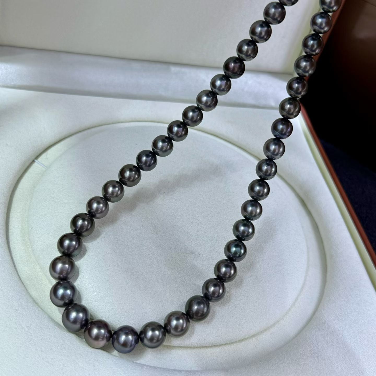 High quality aurora black color Tahitian pearls necklace