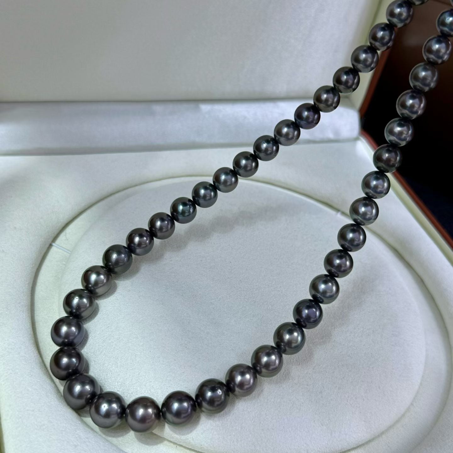 High quality aurora black color Tahitian pearls necklace