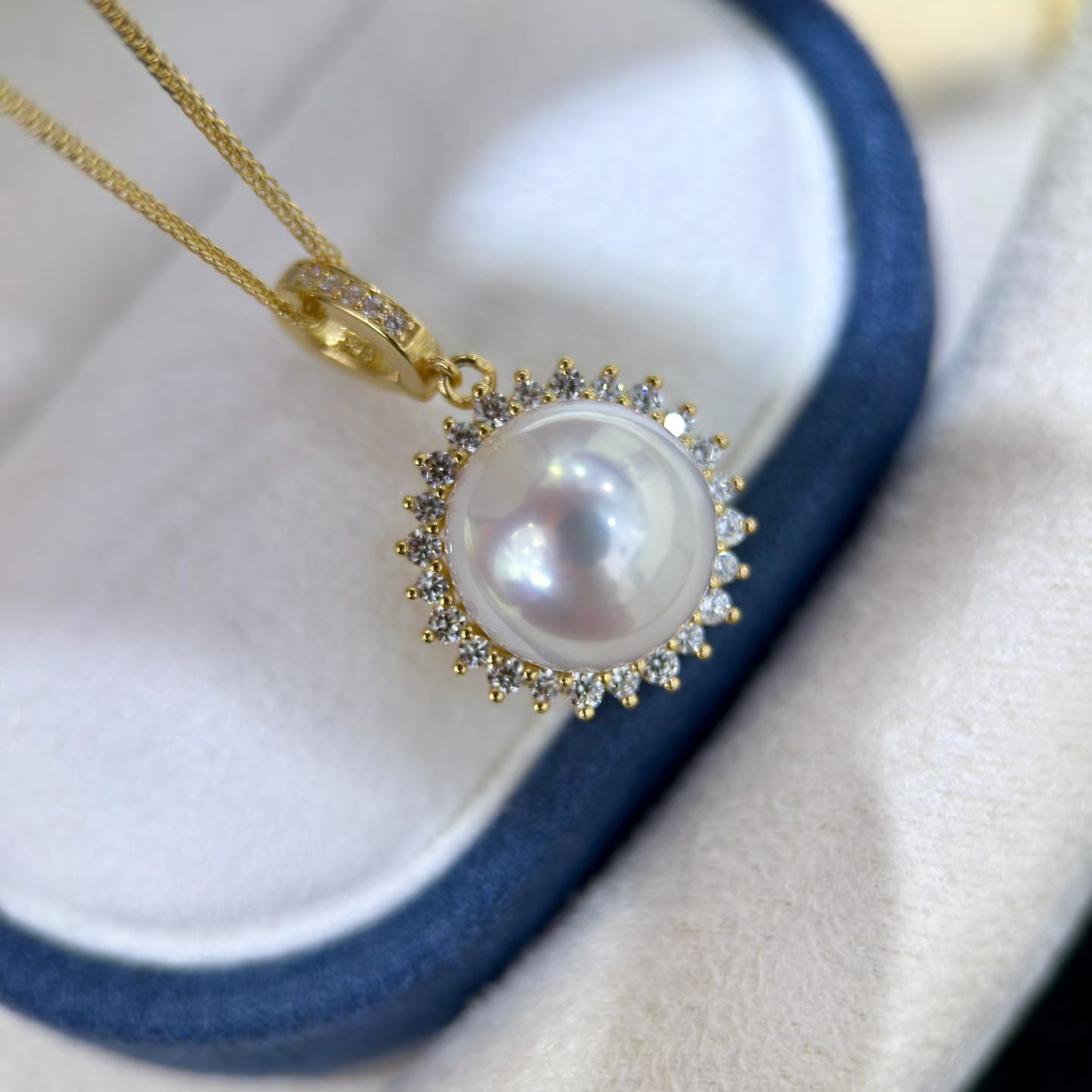 High quality white with pink overtone Edison pearl pendant