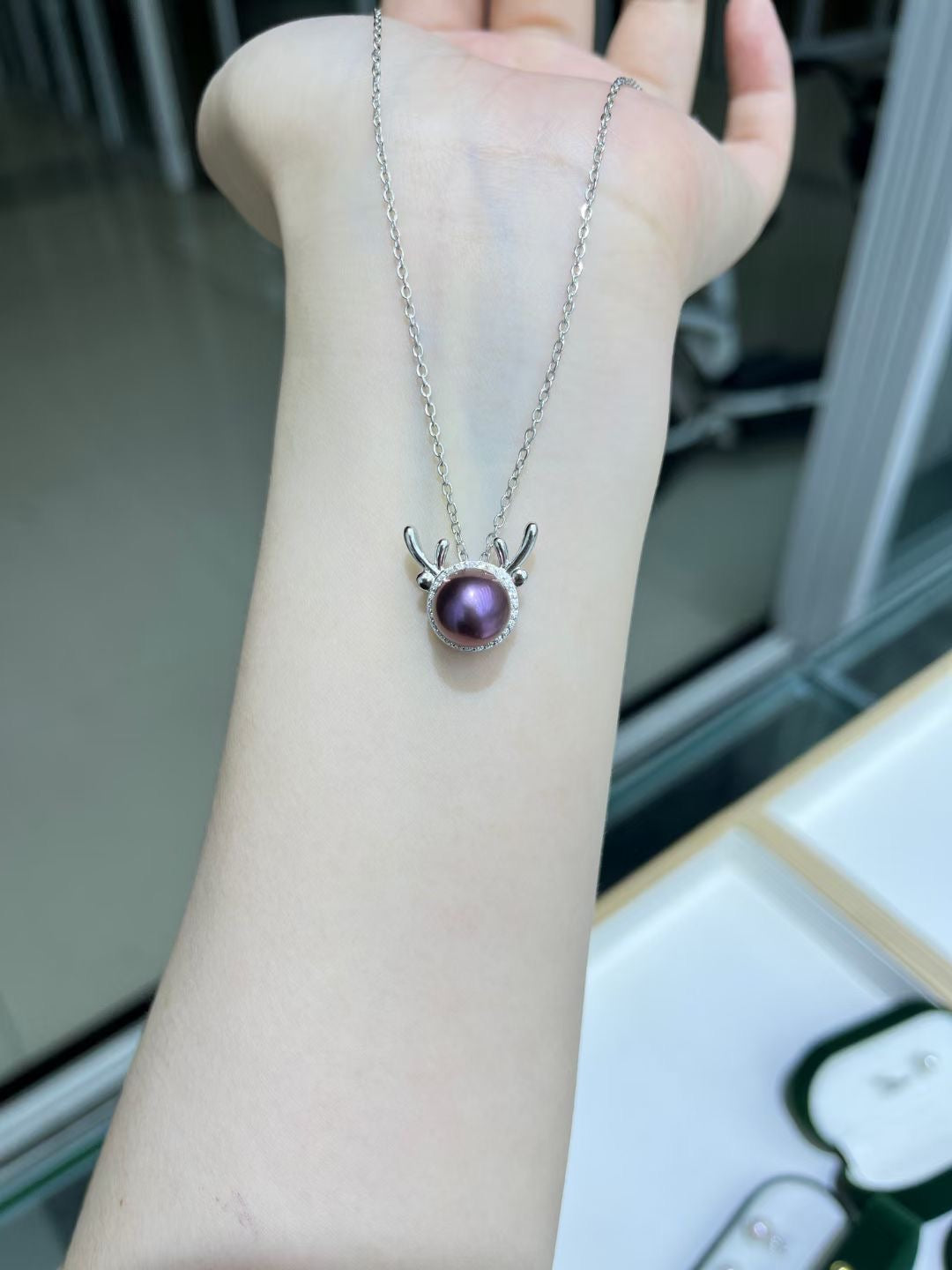High quality “elk” deep purple color Edison pearls pendant