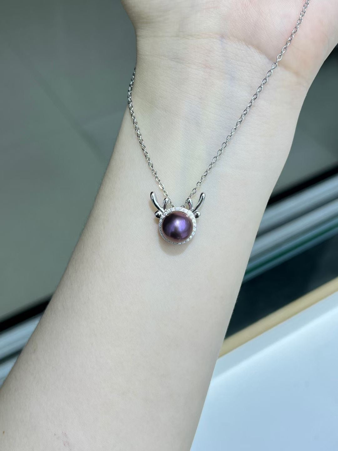 High quality “elk” deep purple color Edison pearls pendant