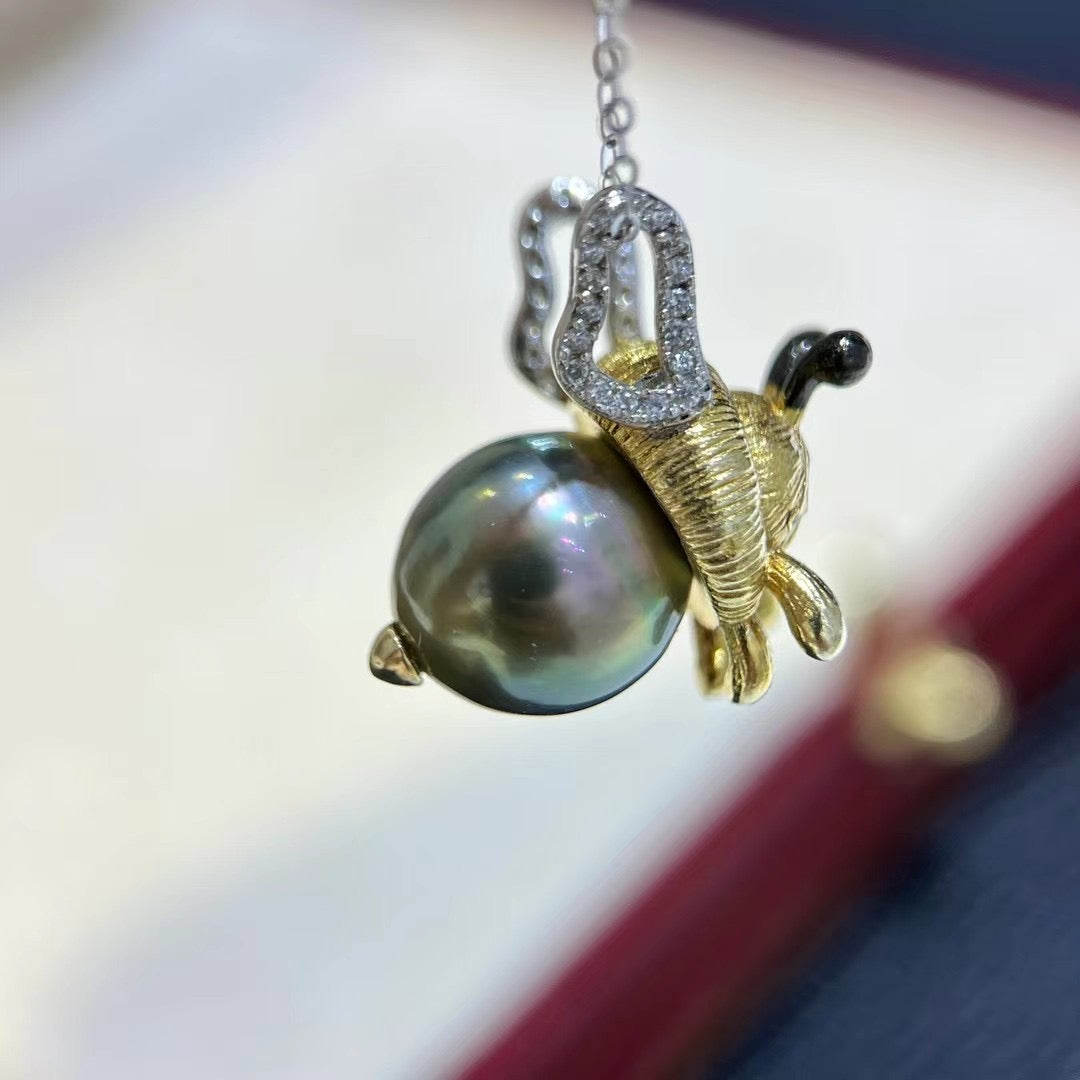 High quality “Bee”Malachite green color Tahitian pearls  pendant