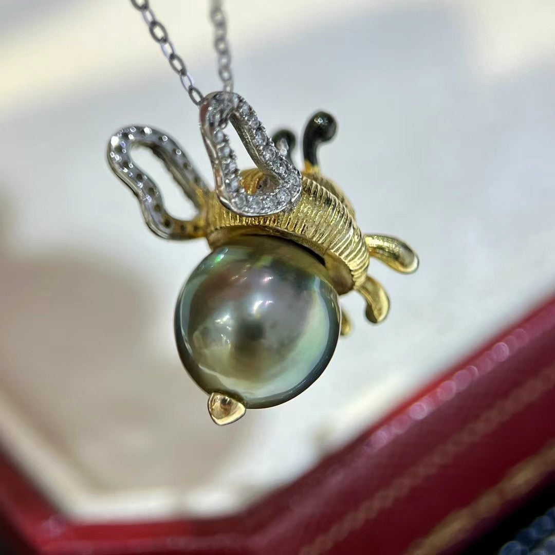 High quality “Bee”Malachite green color Tahitian pearls  pendant