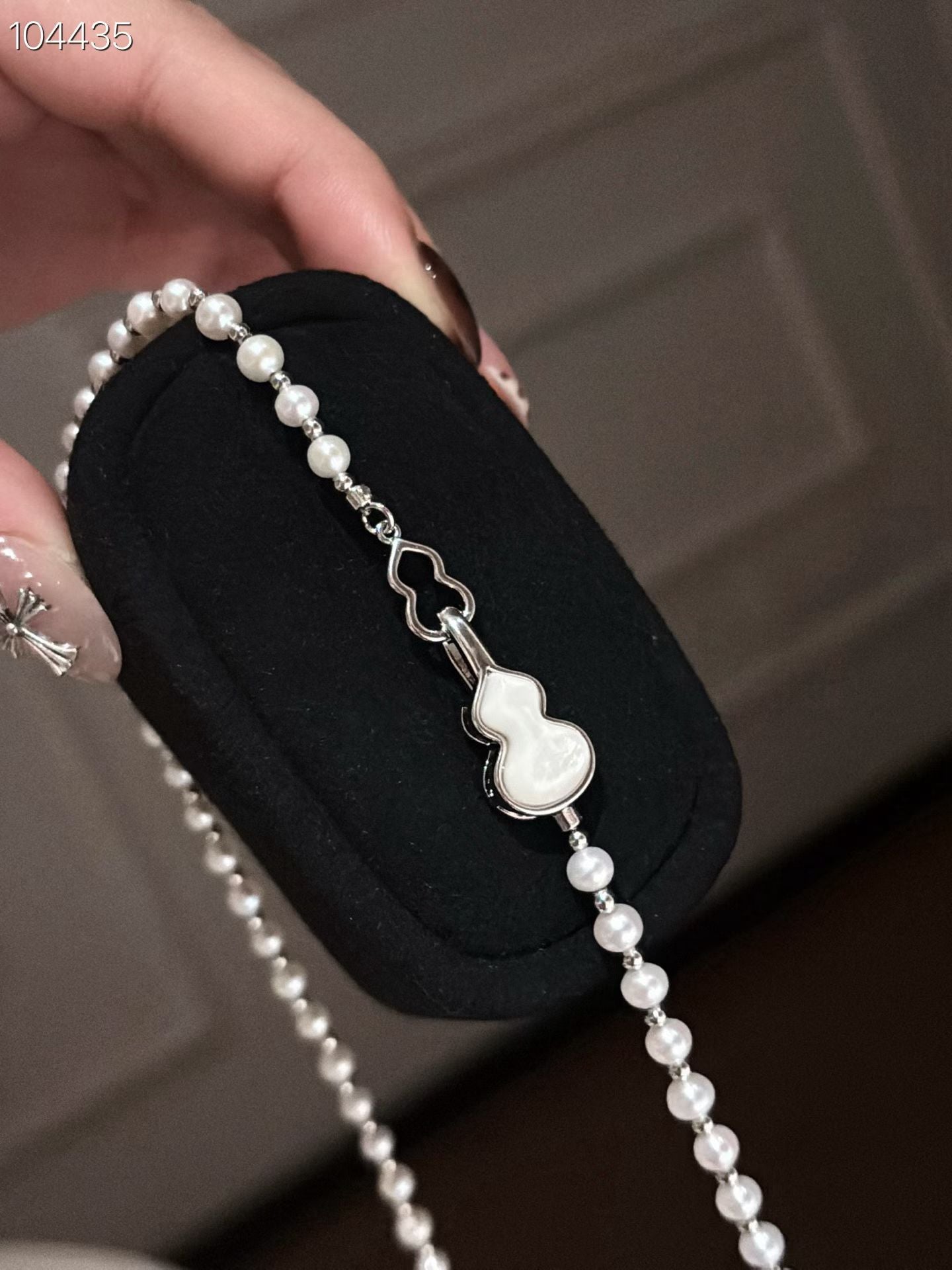High quality white color ’hulu’ freshwater pearls necklace