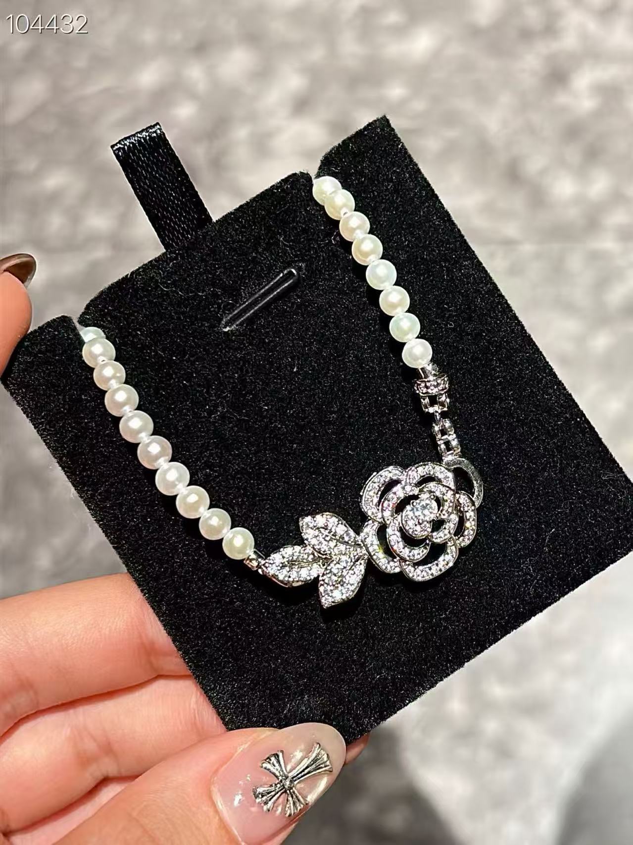 High quality white color with camellia buckle freshwater pearls necklace