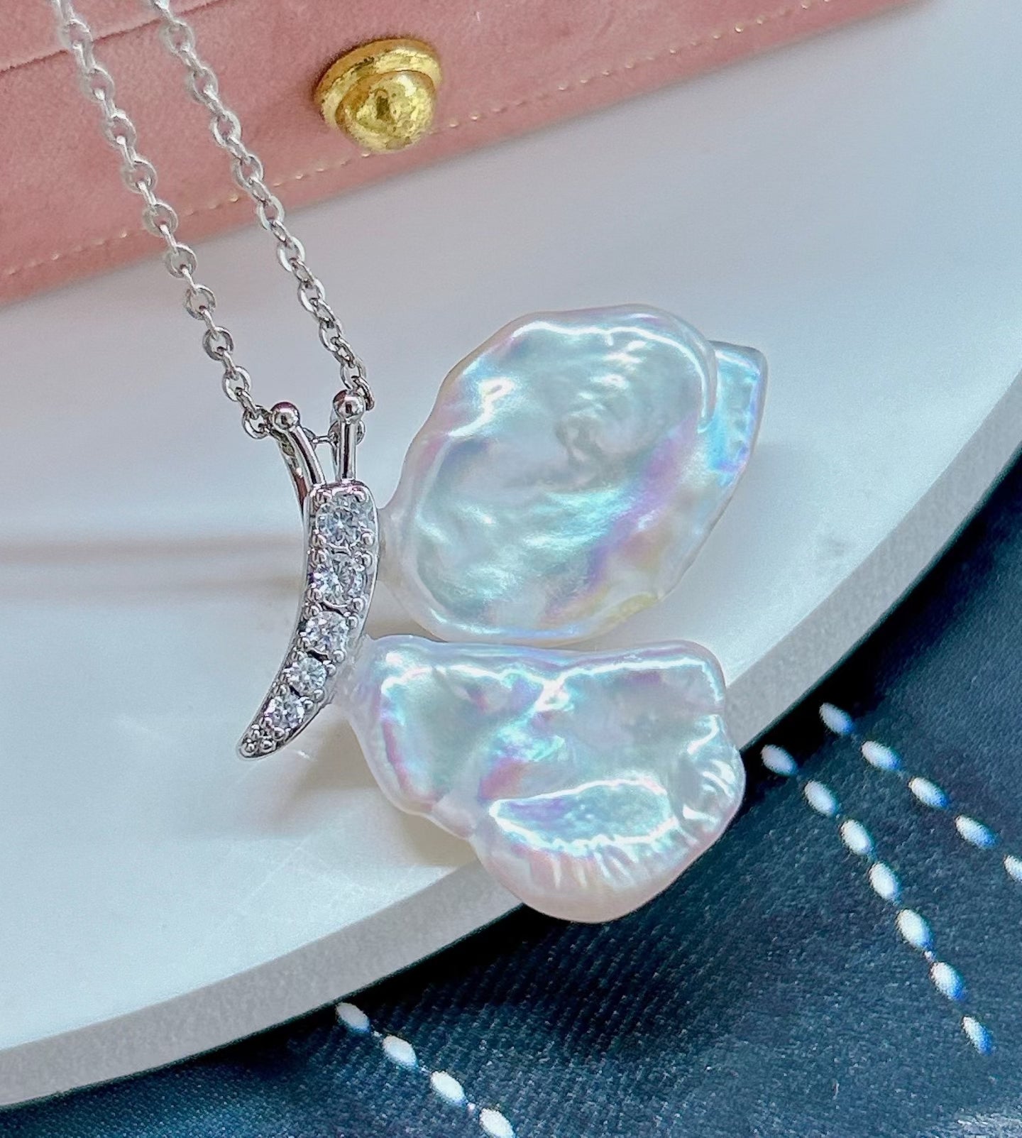 High quality aurora white color freshwater baroque pendant