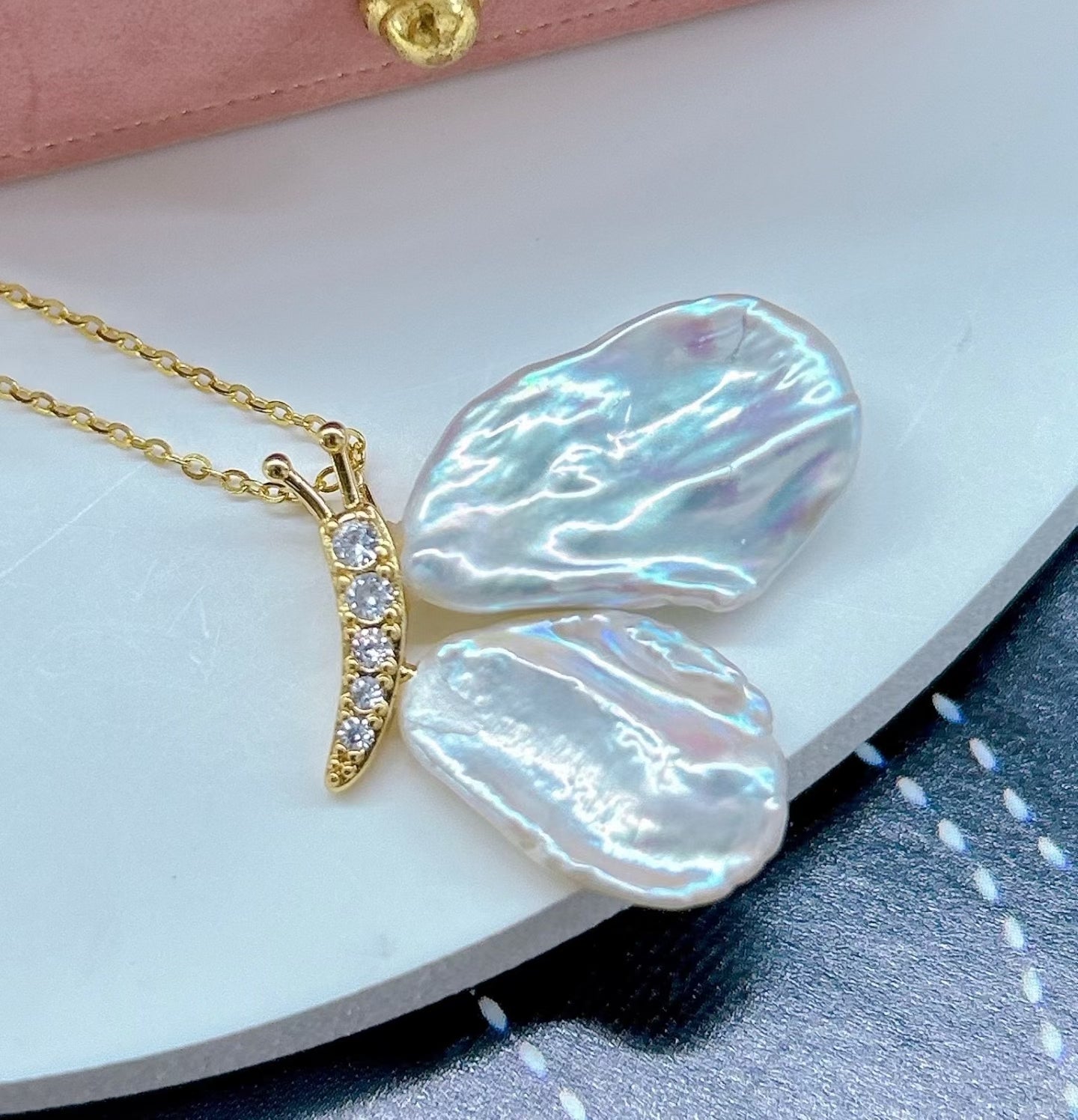 High quality aurora white color freshwater baroque pendant